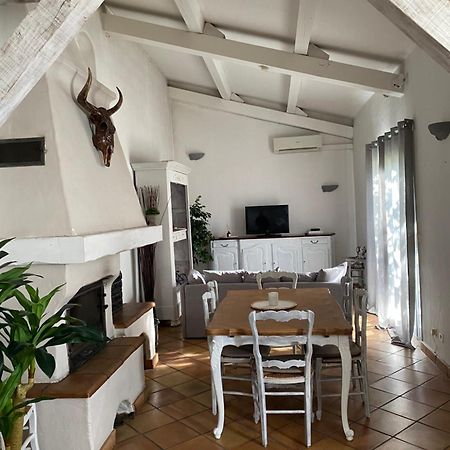 Maison Dans Village Calme อาร์ลส์ ภายนอก รูปภาพ