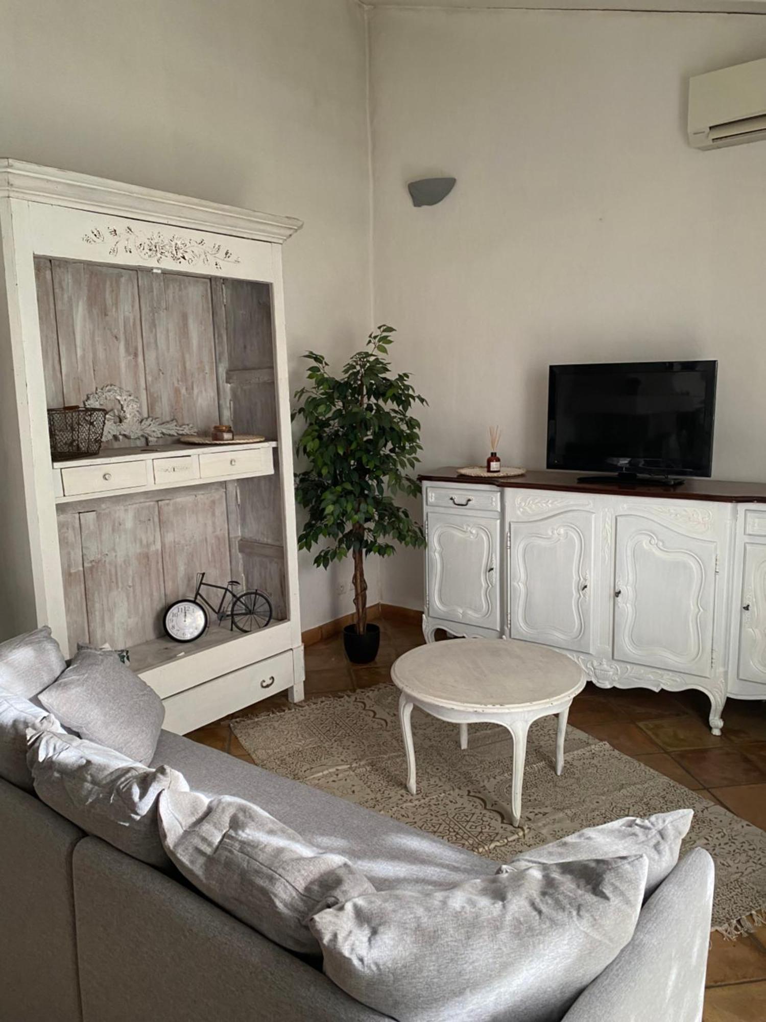 Maison Dans Village Calme อาร์ลส์ ภายนอก รูปภาพ