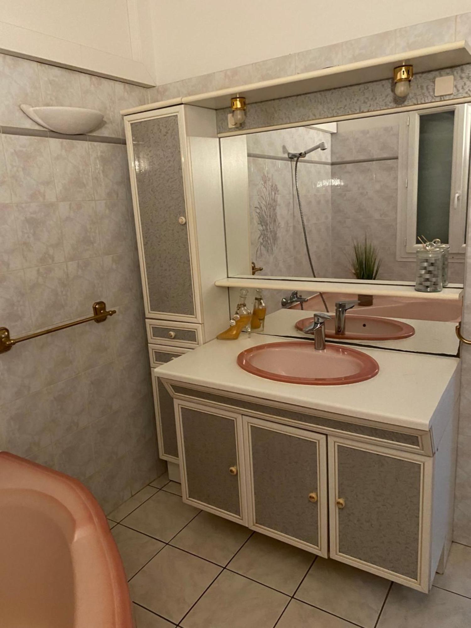 Maison Dans Village Calme อาร์ลส์ ภายนอก รูปภาพ