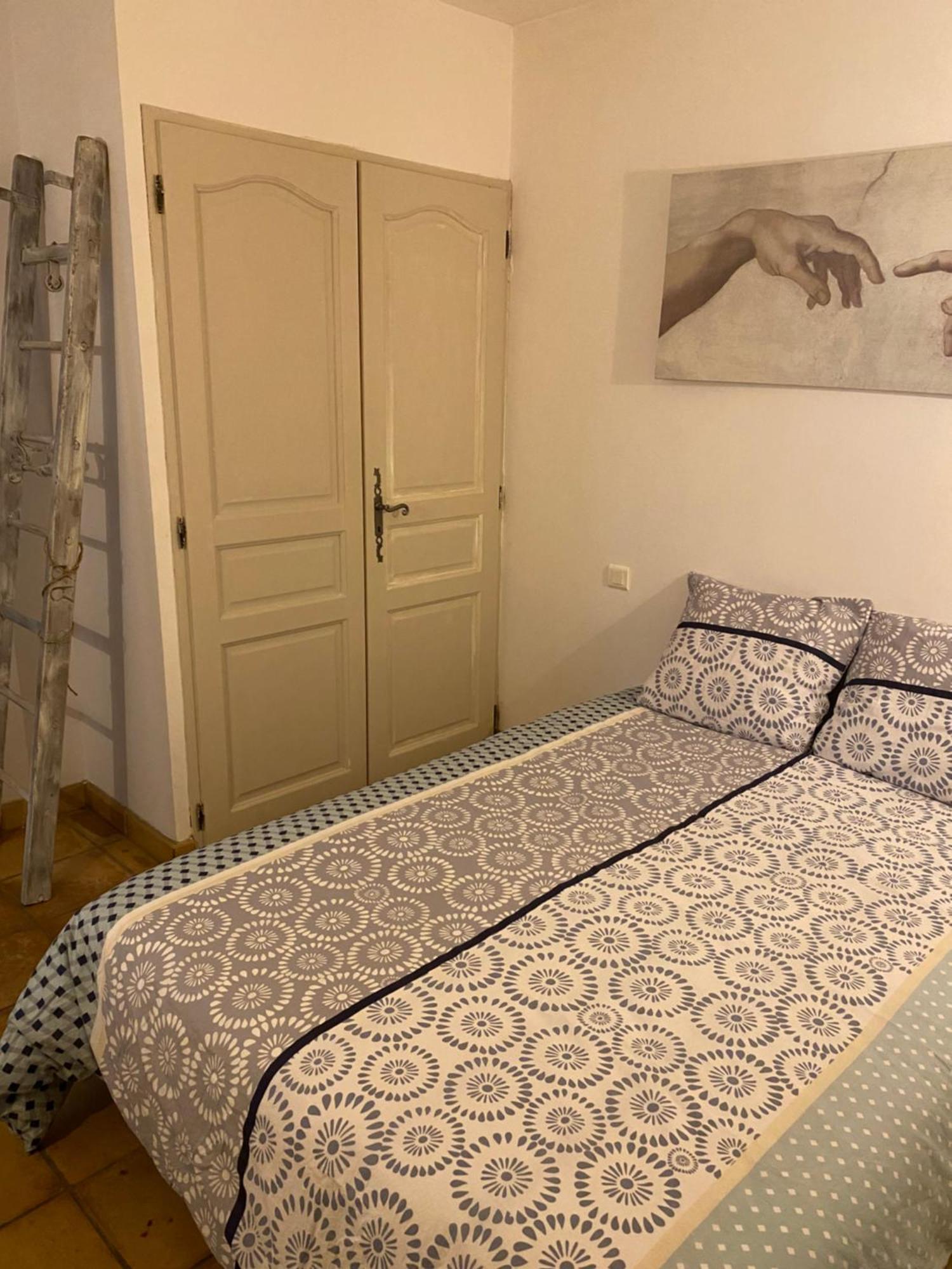 Maison Dans Village Calme อาร์ลส์ ภายนอก รูปภาพ