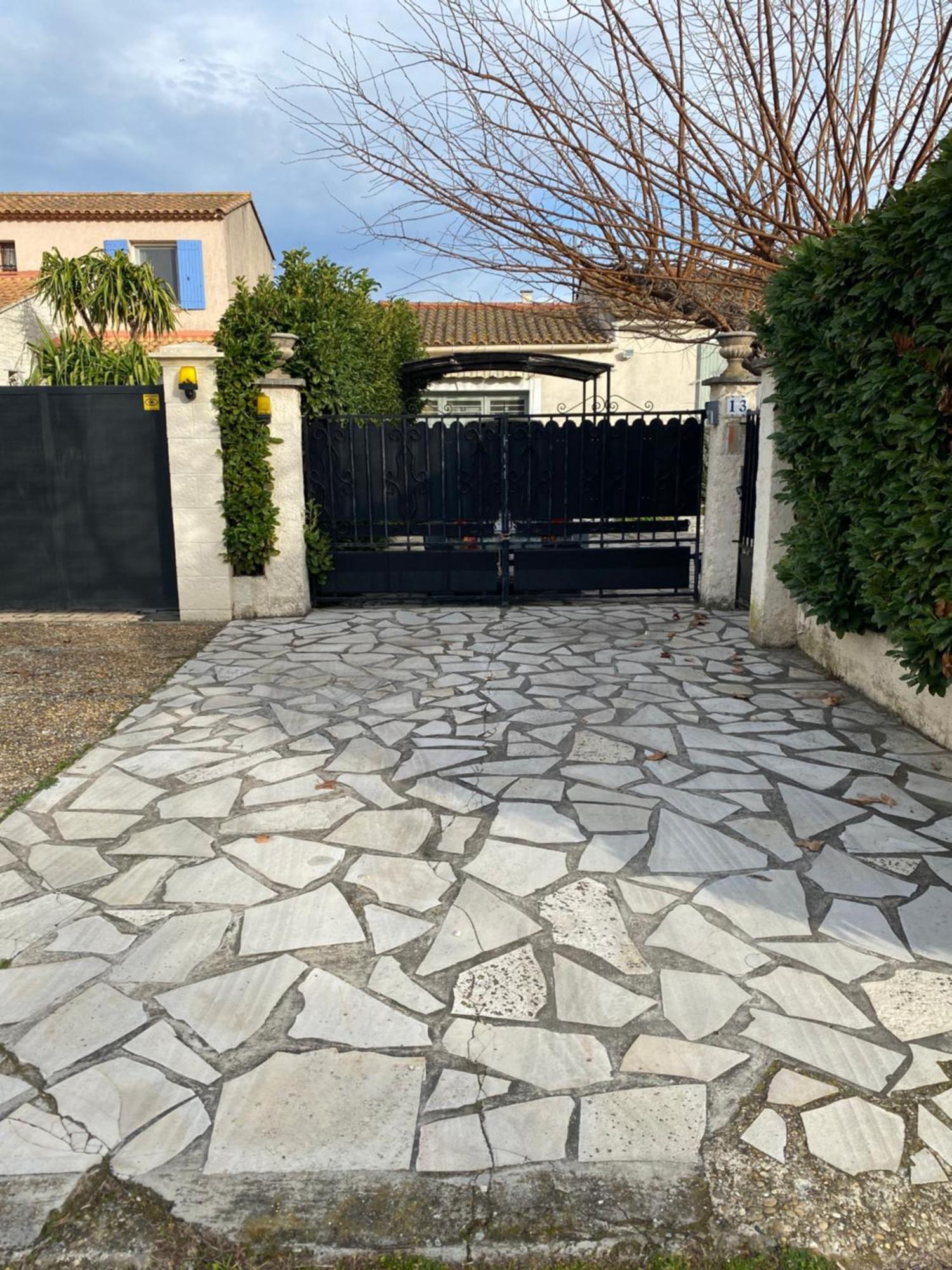 Maison Dans Village Calme อาร์ลส์ ภายนอก รูปภาพ