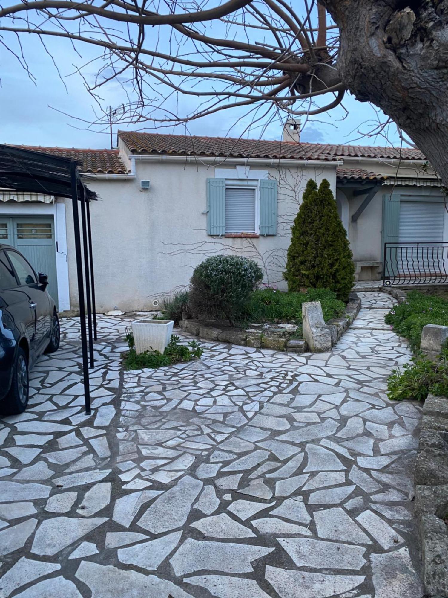 Maison Dans Village Calme อาร์ลส์ ภายนอก รูปภาพ